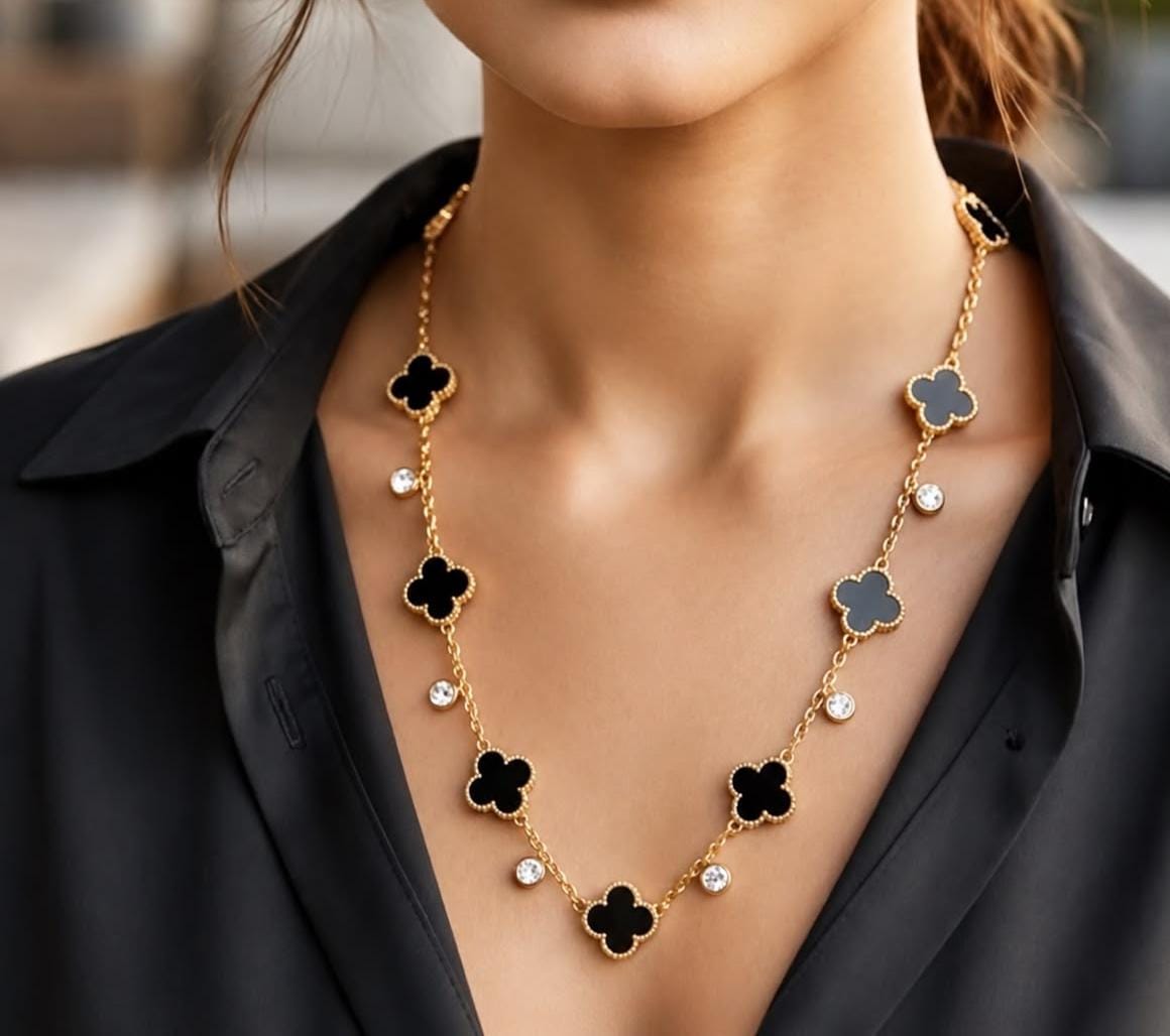RAHA & CO. Charm pendant